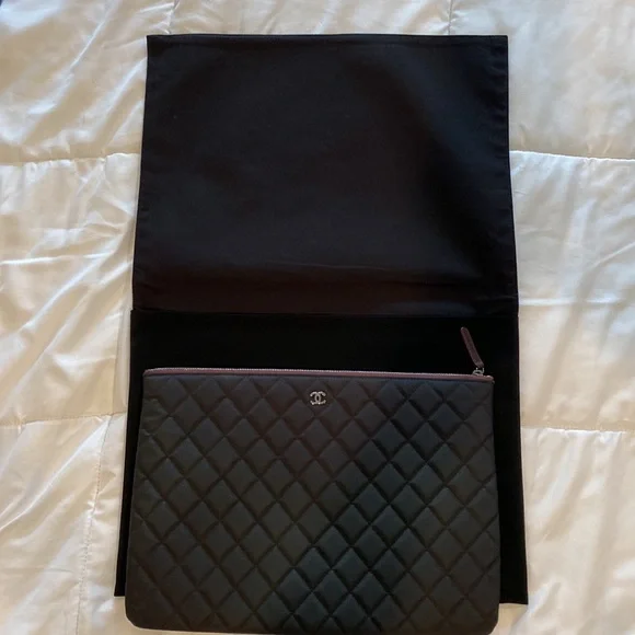 CHANEL Black Quilted Cosmetic Bag - Picture 6 of 16